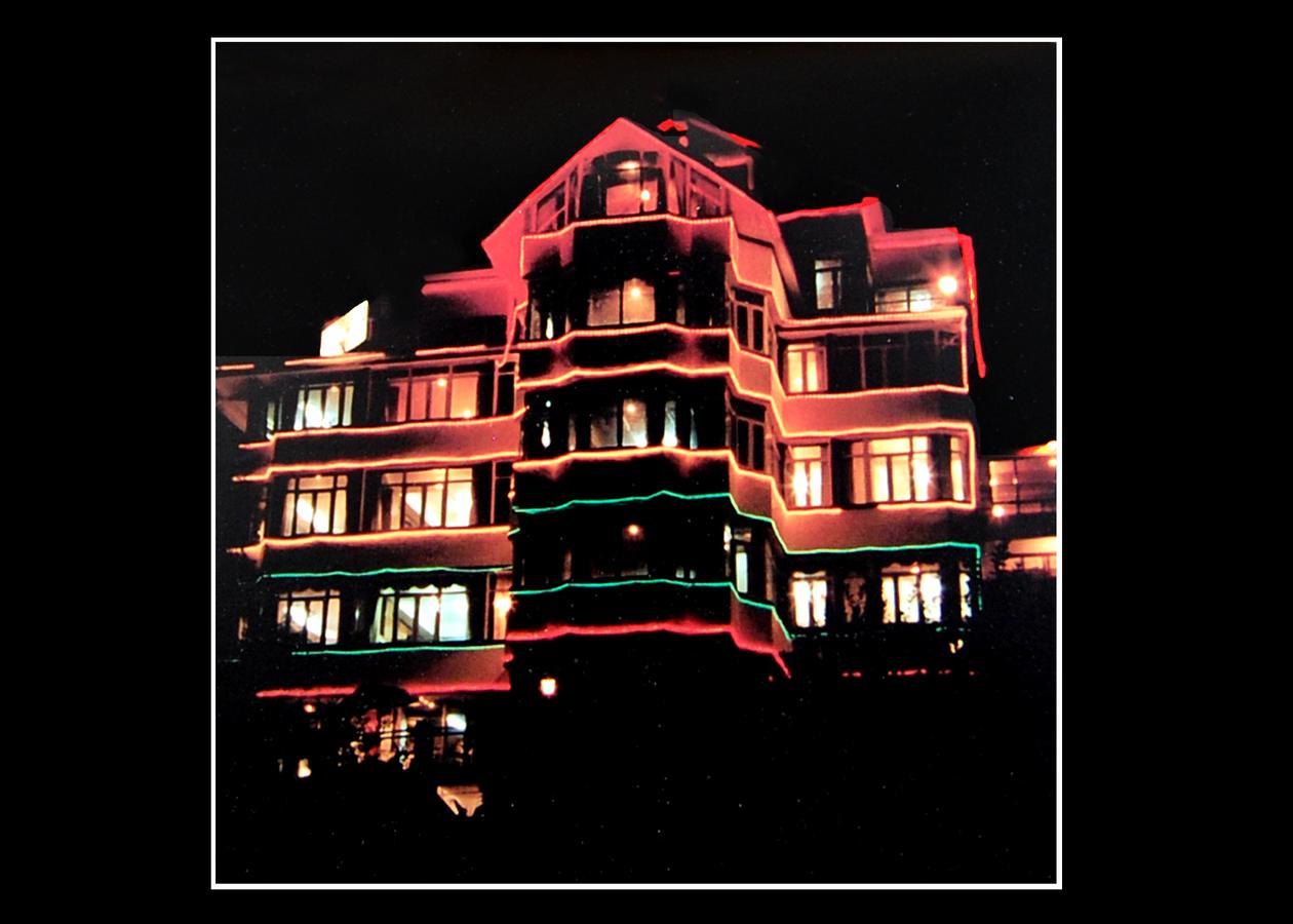 Hotel Out Town Манали Экстерьер фото